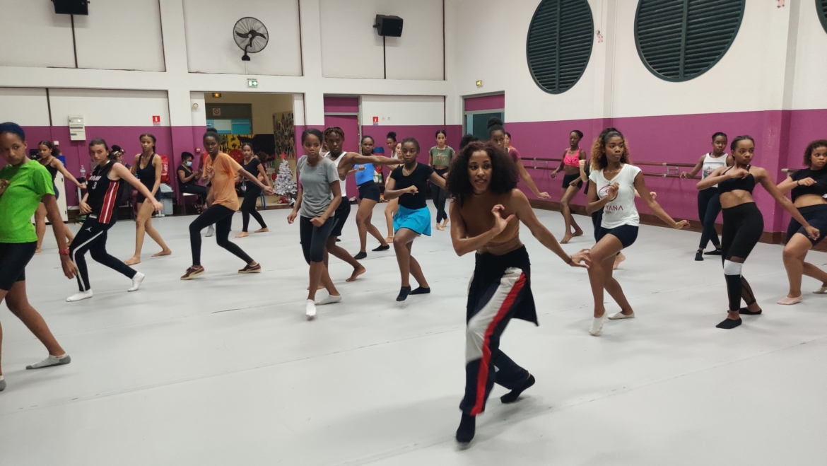 Rencontre des élèves du 3ème cycle danse avec Sisley Loubet